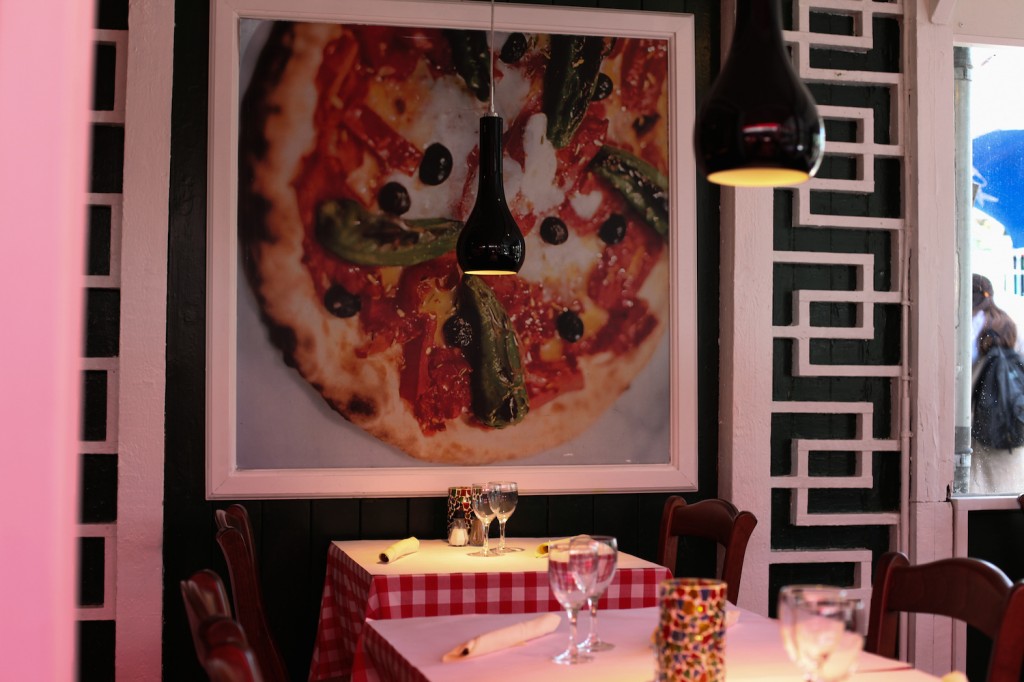 Tivoli har 45 ulike spisesteder. Vi synes det var veldig praktisk med pasta og pizza på italienske "La Vecchia Signora". 