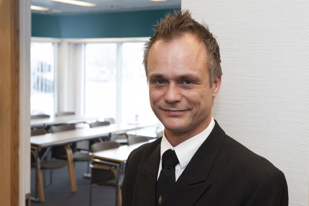 Niels Kyed er stolt av sin nye arbeidsplass. Spesielt stolt er han av den nye konferanselounge, rommenes størrelse og fasiliteter. 
