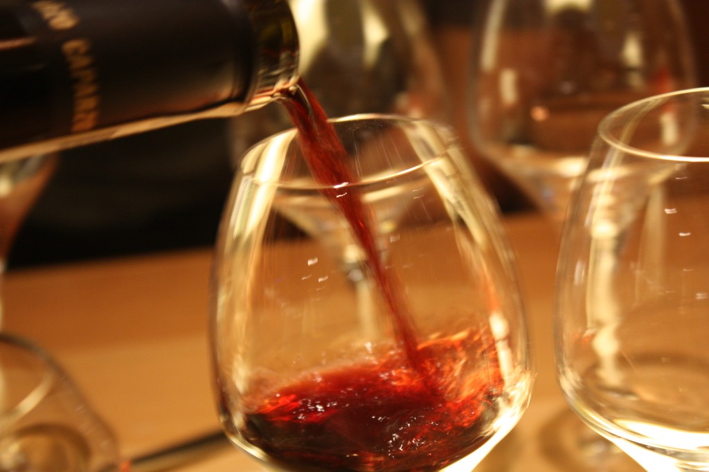 Etter middagen tok vi oss en tur i vinbaren om bord, hvor vi ble servert fransk rødvin.