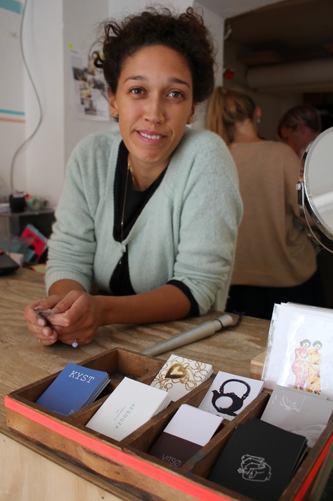 Ladyfingers heter et butikk-kollektiv hvor 6 jenter selger sine  egendesignede smykker. Vi snakket med søte Stefanie Desouza.