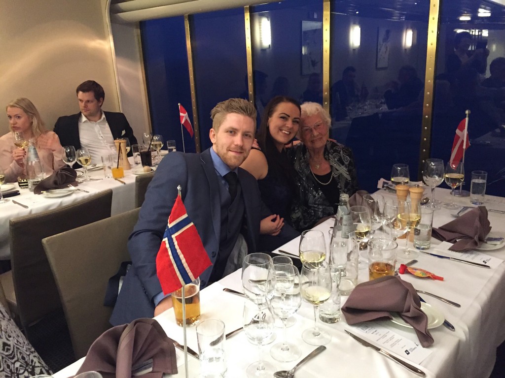 Solveig sammen med barnebarnet Linn Fagerli, og hennes kjæreste Øyvind Utvik. 
