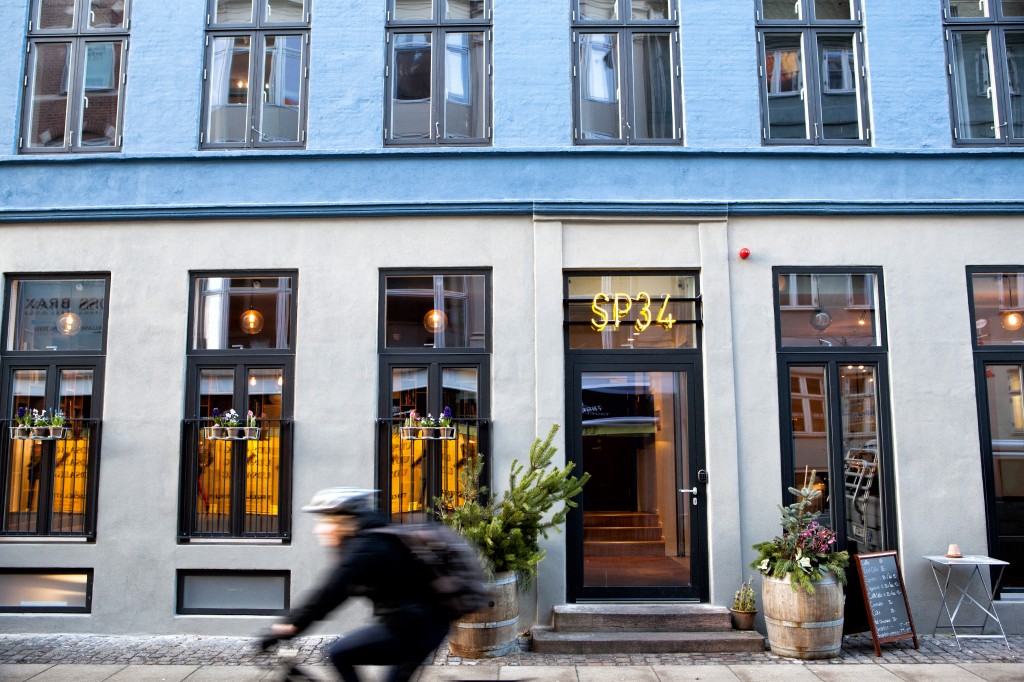 Hotellet ligger i Latinerkvarteret og gir et perfekt innblikk i livet til de urbane Københavnborgerne. 