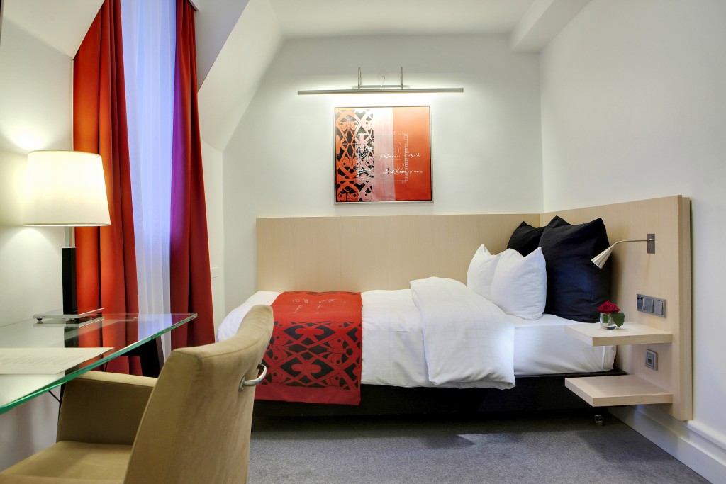 Her ser dere bilde av et standard rom på Palace Hotel Copenhagen. Dette bilder har vi fått låne av hotellet :) 